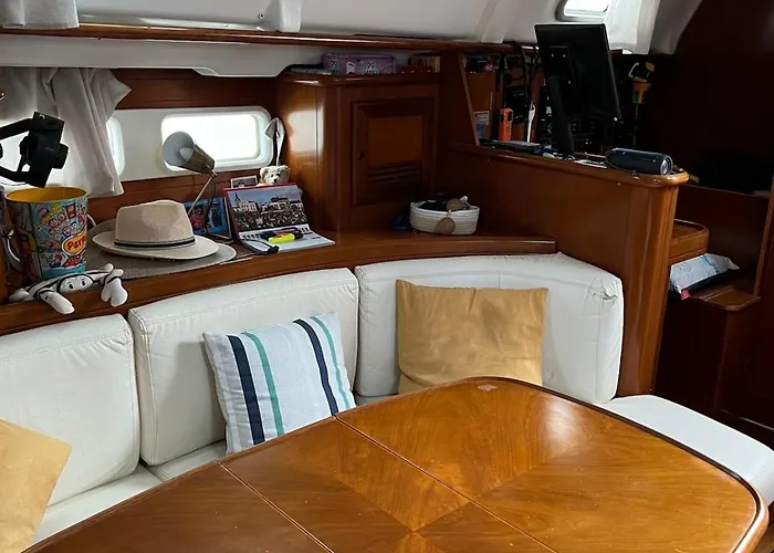 Charming Night In A 12 M Sailboat Botel Canet-en-Roussillon